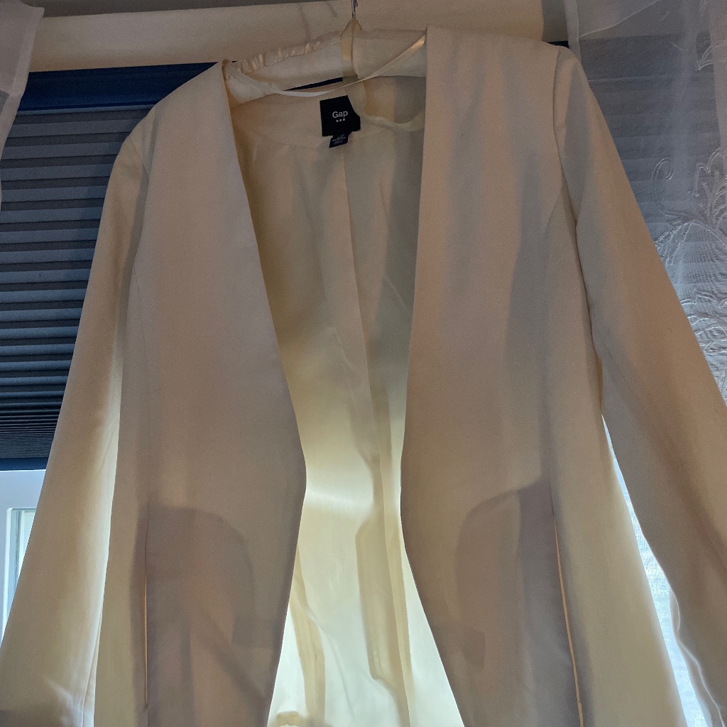 Size 6 Gap Cream Blazer